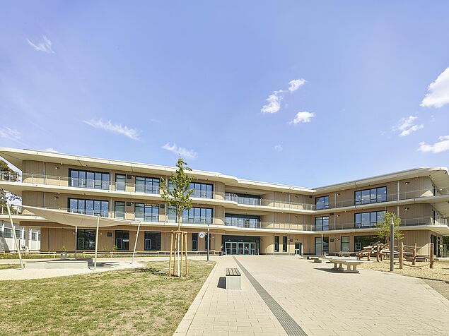 Schulhof der Carlo-Mierendorff-Schule