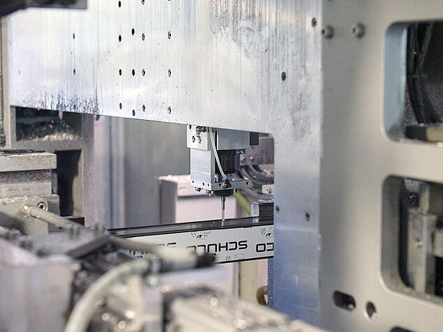Impression 9: Einblick in die CNC-Bearbeitung