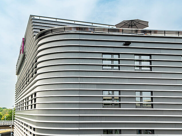Aufblick zur Dachterrasse