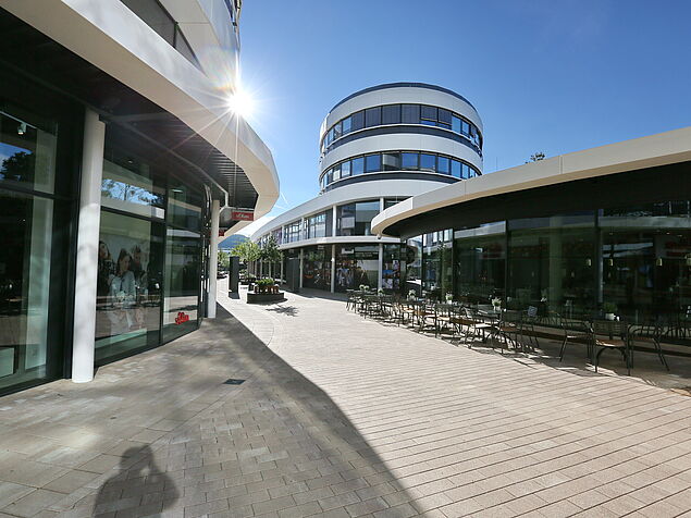 Ansicht der Flaniermeile im Outlet