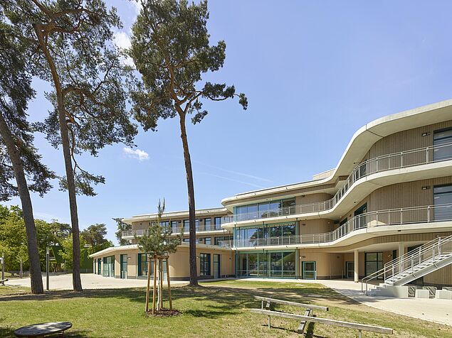 Außenansicht der Schule